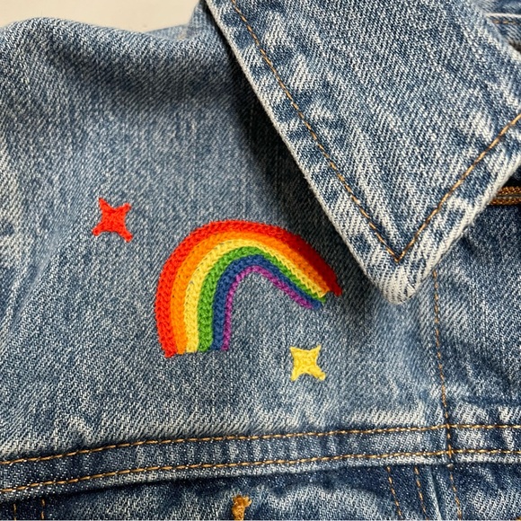 Levi’s Embroidered Jean Jacket Shark Rainbow California Dreamin Peace Size S - Picture 3 of 12
